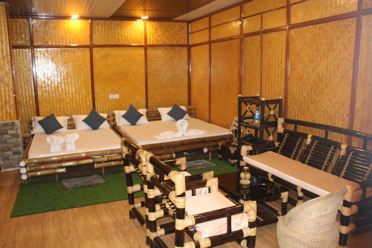Hotel Tusker Tea County Chālsa Exterior foto